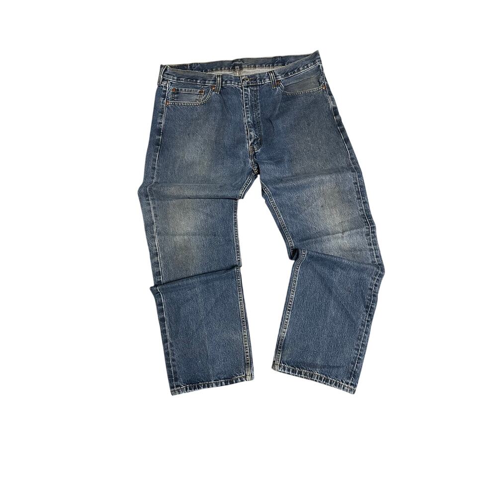 40 x 32 Levi’s 505 straight denim medium wash jeans. Perfectly faded and worn.